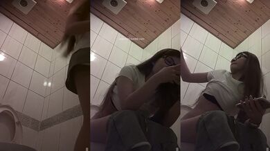 【精品厕拍】公共女坐厕，固定机位正面偷拍，多位漂亮小姐姐方便，赏脸赏逼，崛起大屁股擦腚的姿势好诱人 (1)