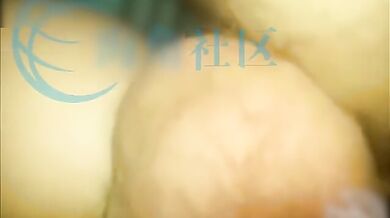 第一次偷偷插入表姐的逼逼